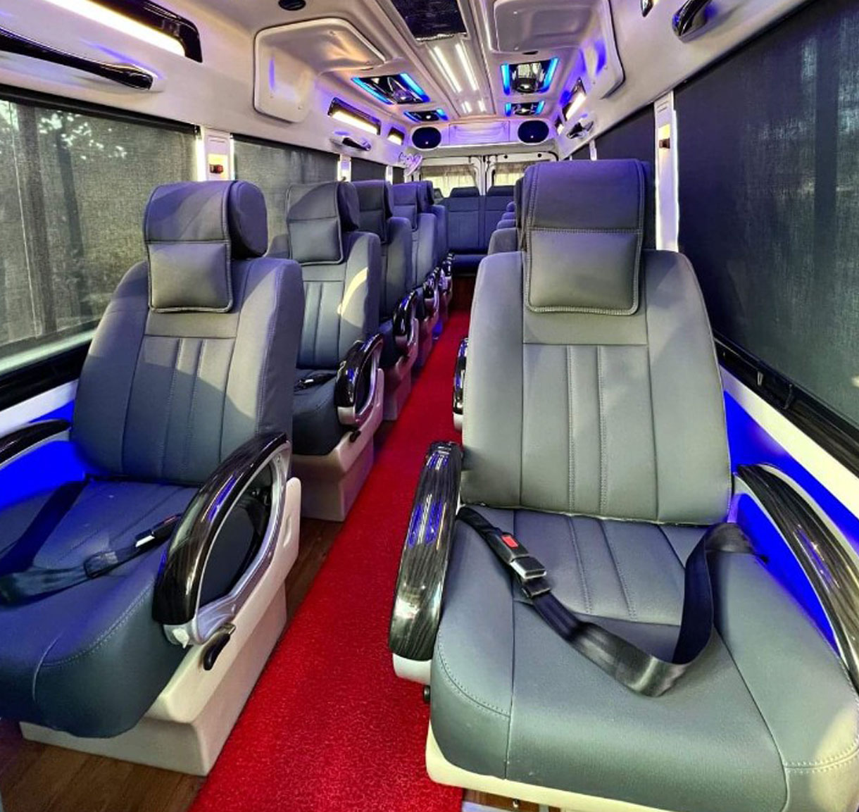 12 Seater Tempo Traveller